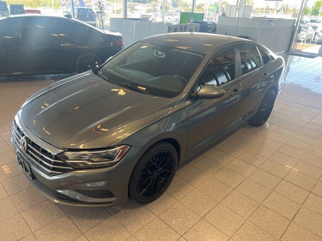 Volkswagen Jetta Vehicle Full-screen Gallery Image 12