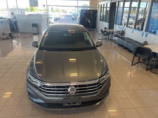 Volkswagen Jetta Vehicle Full-screen Gallery Image 15