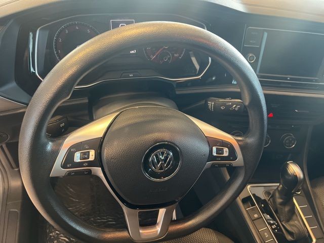 Volkswagen Jetta Vehicle Full-screen Gallery Image 18