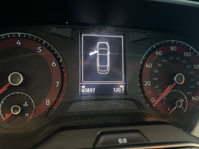 Volkswagen Jetta Vehicle Full-screen Gallery Image 21