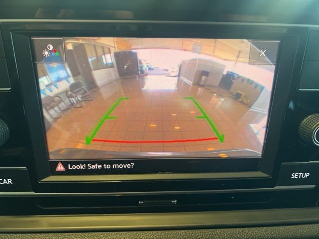 Volkswagen Jetta Vehicle Full-screen Gallery Image 23