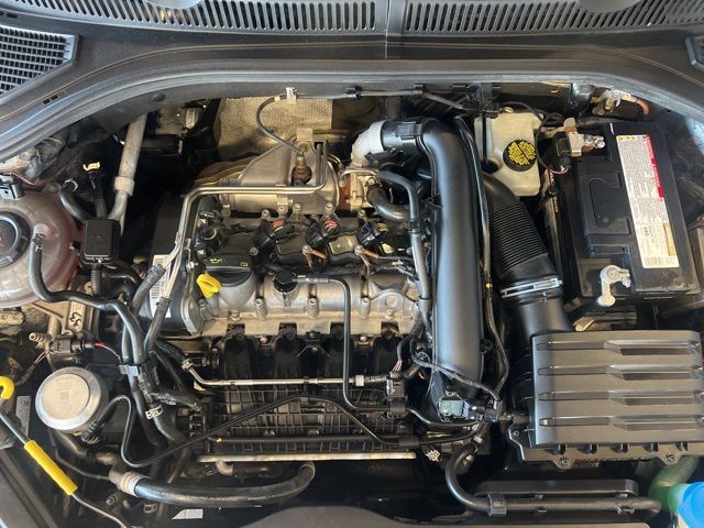 Volkswagen Jetta Vehicle Full-screen Gallery Image 26