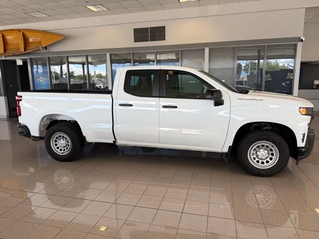 Chevrolet Silverado 1500 Vehicle Full-screen Gallery Image 02