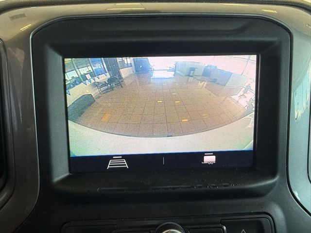 Chevrolet Silverado 1500 Vehicle Full-screen Gallery Image 15