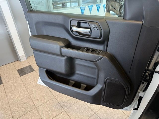 Chevrolet Silverado 1500 Vehicle Full-screen Gallery Image 20