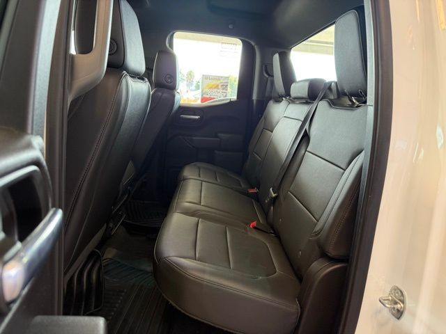 Chevrolet Silverado 1500 Vehicle Full-screen Gallery Image 21