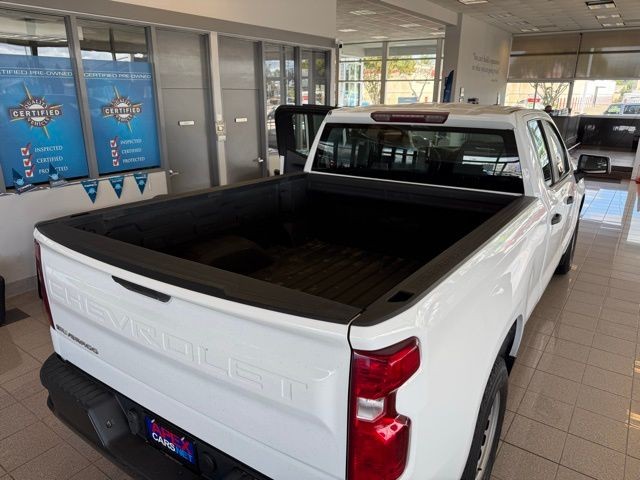 Chevrolet Silverado 1500 Vehicle Full-screen Gallery Image 22