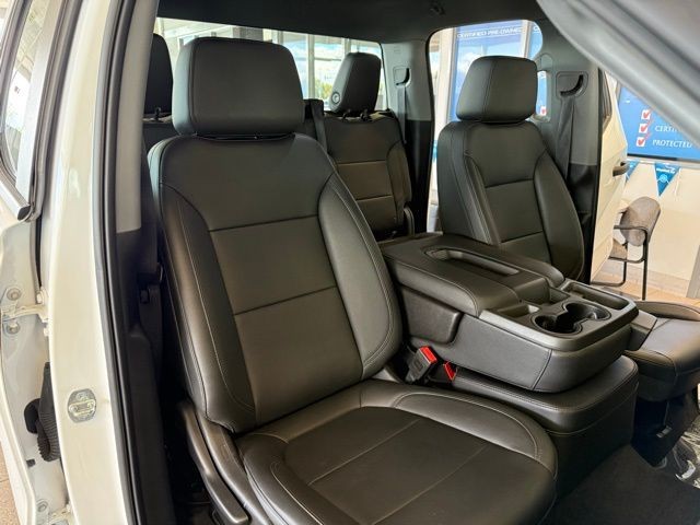 Chevrolet Silverado 1500 Vehicle Full-screen Gallery Image 24