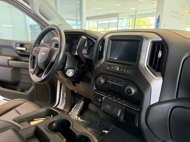 Chevrolet Silverado 1500 Vehicle Full-screen Gallery Image 25