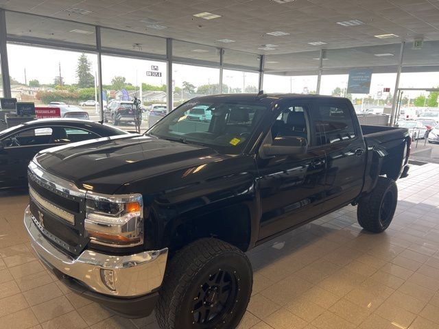 Chevrolet Silverado 1500 Vehicle Full-screen Gallery Image 13