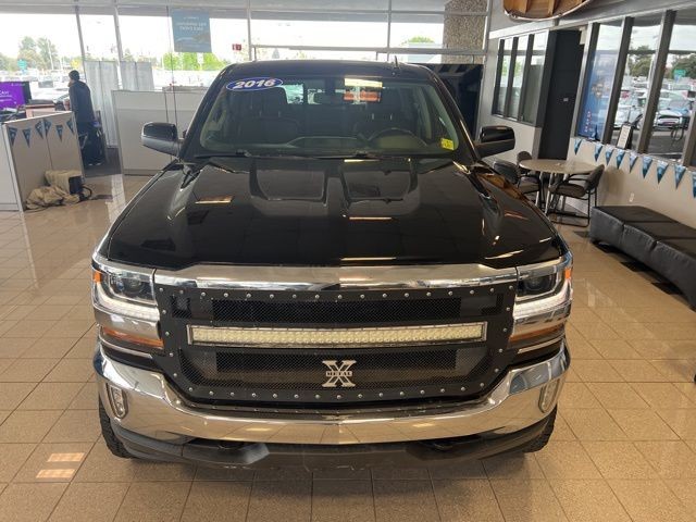 Chevrolet Silverado 1500 Vehicle Full-screen Gallery Image 16