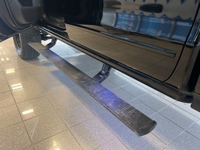 Chevrolet Silverado 1500 Vehicle Full-screen Gallery Image 17