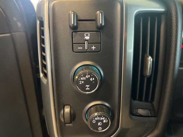 Chevrolet Silverado 1500 Vehicle Full-screen Gallery Image 30