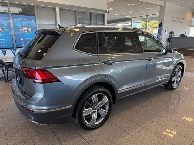 Volkswagen Tiguan Vehicle Full-screen Gallery Image 03