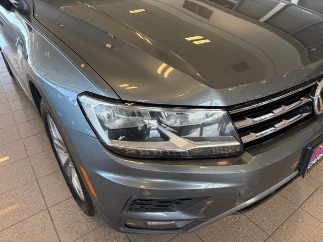 Volkswagen Tiguan Vehicle Full-screen Gallery Image 09