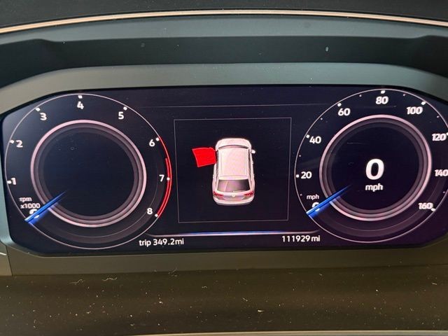 Volkswagen Tiguan Vehicle Full-screen Gallery Image 12