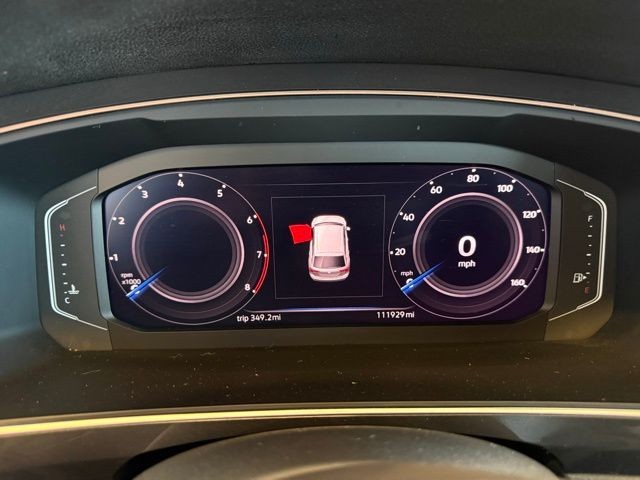 Volkswagen Tiguan Vehicle Full-screen Gallery Image 13