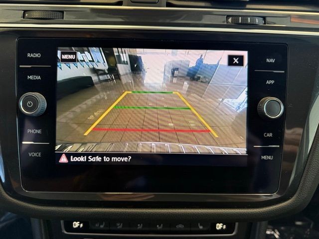 Volkswagen Tiguan Vehicle Full-screen Gallery Image 14