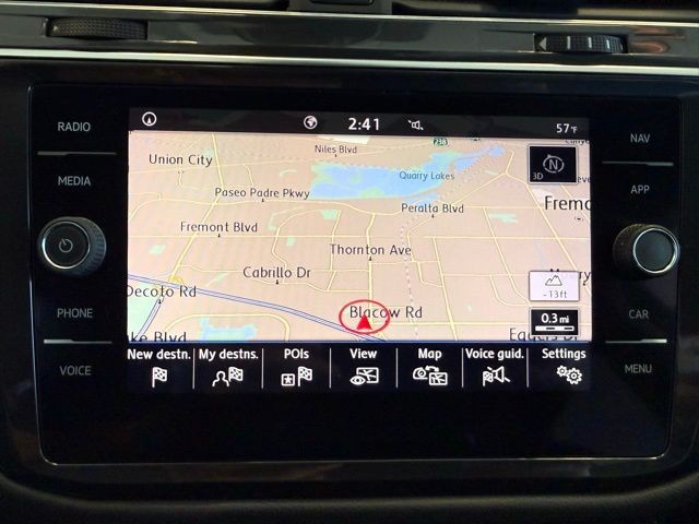 Volkswagen Tiguan Vehicle Full-screen Gallery Image 15