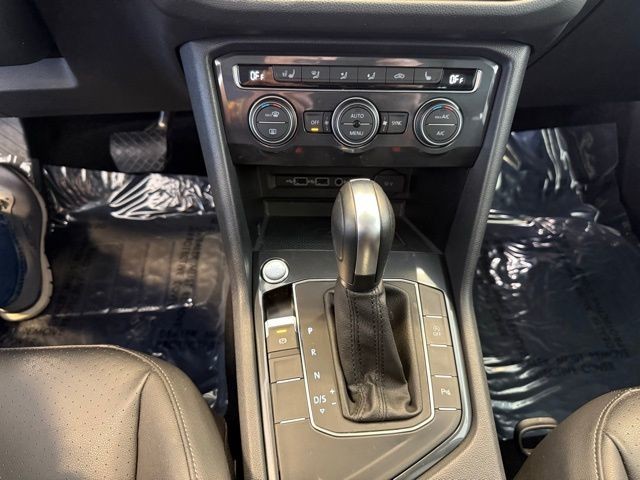 Volkswagen Tiguan Vehicle Full-screen Gallery Image 16