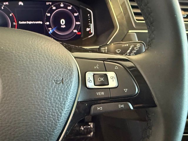 Volkswagen Tiguan Vehicle Full-screen Gallery Image 17