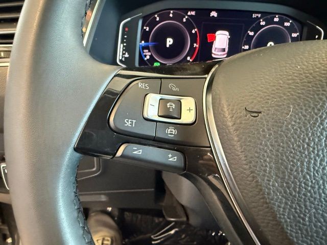 Volkswagen Tiguan Vehicle Full-screen Gallery Image 18