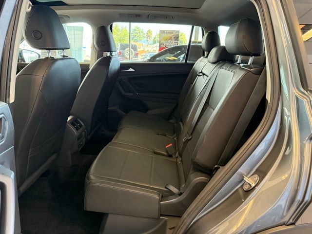 Volkswagen Tiguan Vehicle Full-screen Gallery Image 21