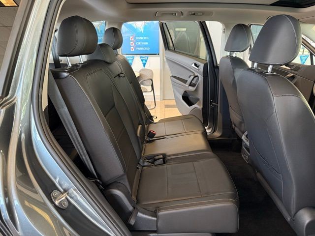 Volkswagen Tiguan Vehicle Full-screen Gallery Image 23