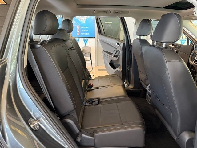 Volkswagen Tiguan Vehicle Full-screen Gallery Image 25