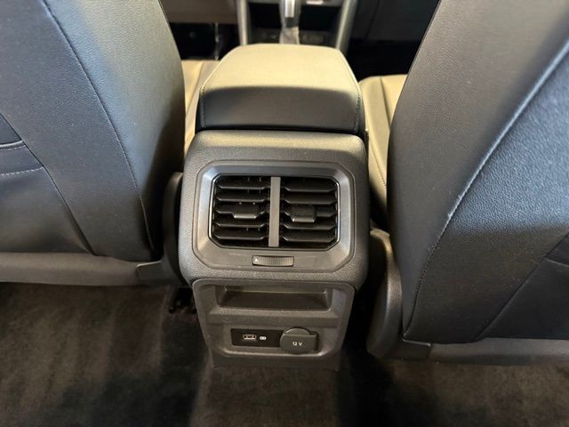 Volkswagen Tiguan Vehicle Full-screen Gallery Image 26