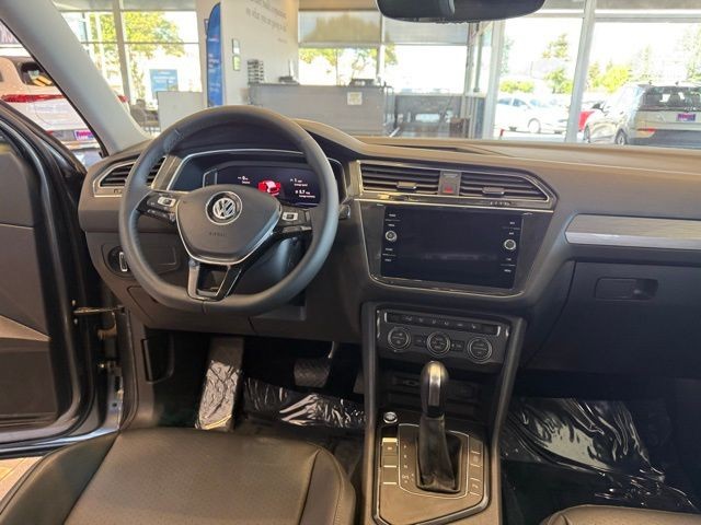 Volkswagen Tiguan Vehicle Full-screen Gallery Image 27
