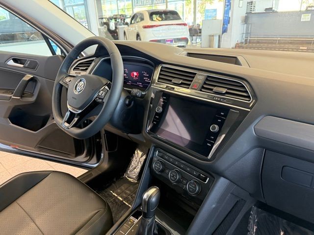 Volkswagen Tiguan Vehicle Full-screen Gallery Image 30