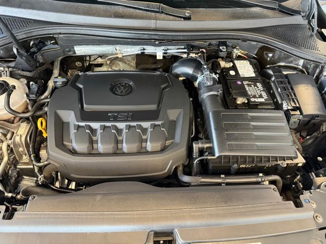 Volkswagen Tiguan Vehicle Full-screen Gallery Image 31