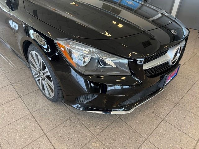 Mercedes-Benz CLA Vehicle Full-screen Gallery Image 08