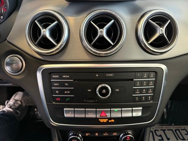Mercedes-Benz CLA Vehicle Full-screen Gallery Image 15