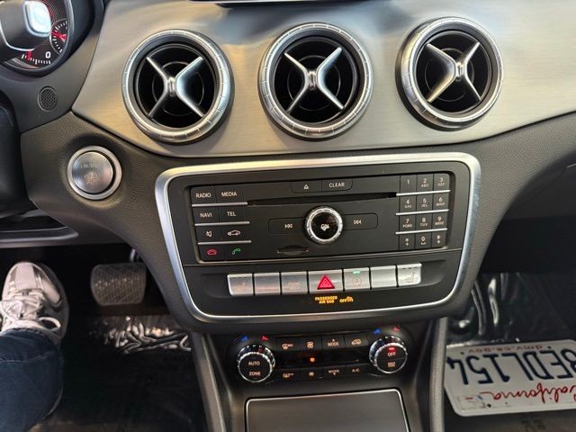 Mercedes-Benz CLA Vehicle Full-screen Gallery Image 16
