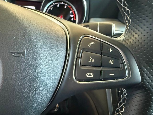 Mercedes-Benz CLA Vehicle Full-screen Gallery Image 17