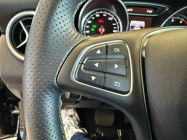 Mercedes-Benz CLA Vehicle Full-screen Gallery Image 18