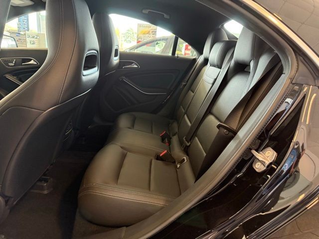 Mercedes-Benz CLA Vehicle Full-screen Gallery Image 21