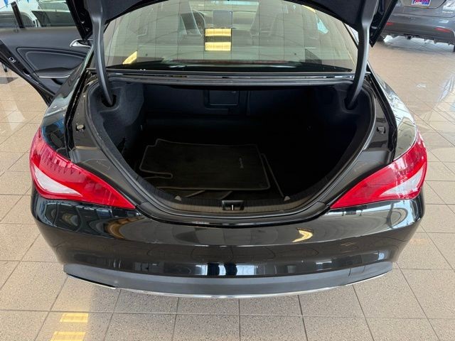 Mercedes-Benz CLA Vehicle Full-screen Gallery Image 22