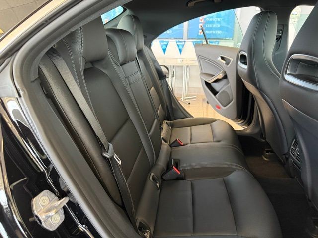 Mercedes-Benz CLA Vehicle Full-screen Gallery Image 23