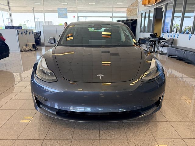 Tesla Model 3 Vehicle Full-screen Gallery Image 02