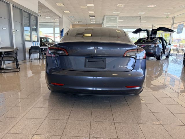 Tesla Model 3 Vehicle Full-screen Gallery Image 05