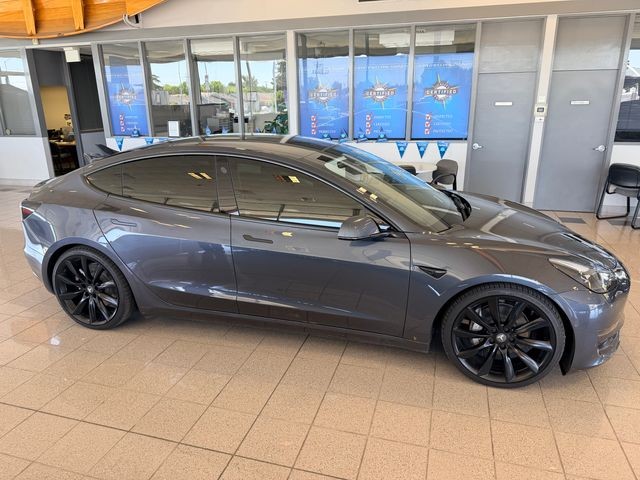 Tesla Model 3 Vehicle Full-screen Gallery Image 07