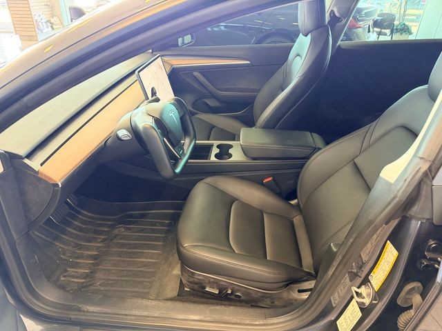 Tesla Model 3 Vehicle Full-screen Gallery Image 08