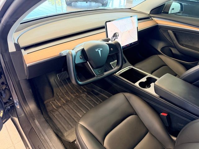 Tesla Model 3 Vehicle Full-screen Gallery Image 09