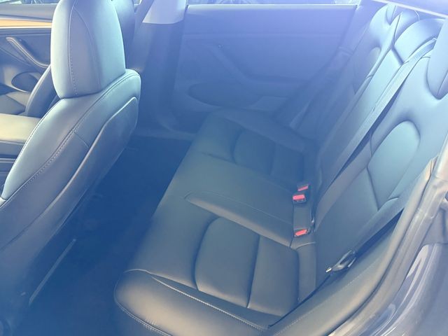 Tesla Model 3 Vehicle Full-screen Gallery Image 10