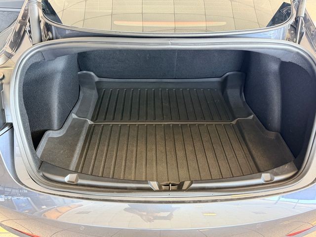 Tesla Model 3 Vehicle Full-screen Gallery Image 11