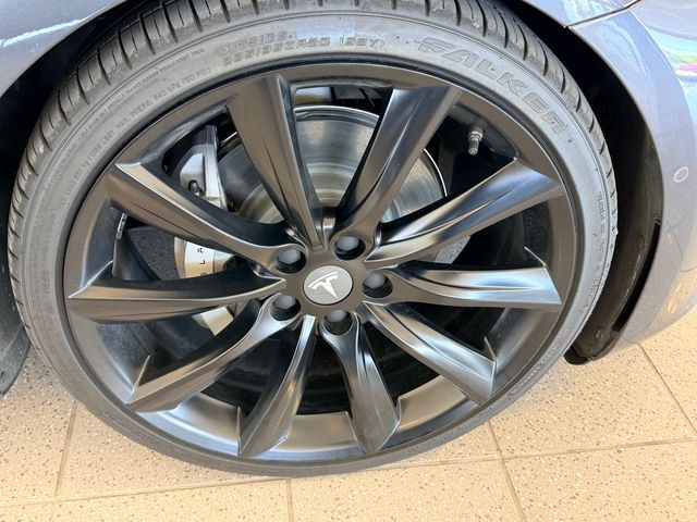 Tesla Model 3 Vehicle Full-screen Gallery Image 13