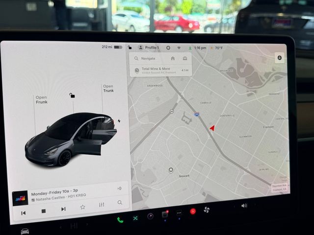 Tesla Model 3 Vehicle Full-screen Gallery Image 17